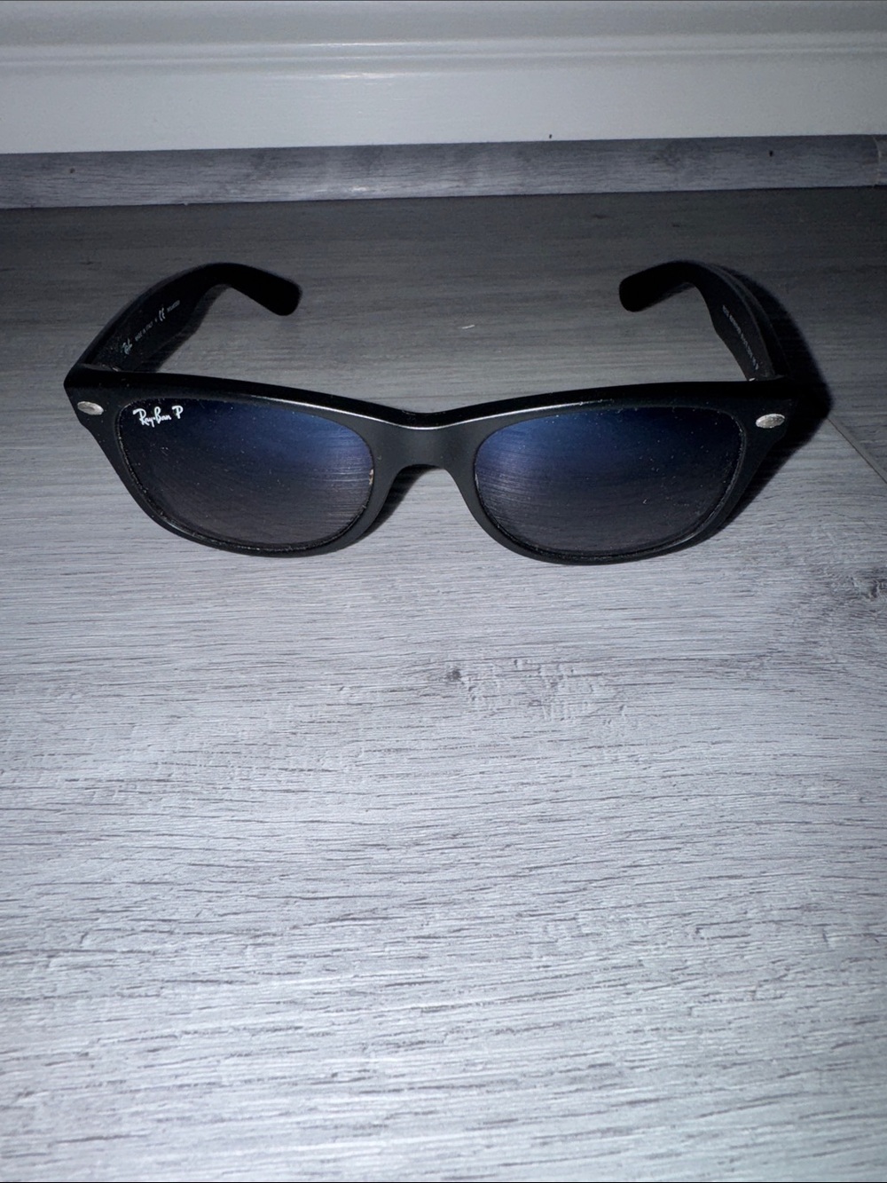 Ray Ban Wayfarer black frame polarized sunglasses